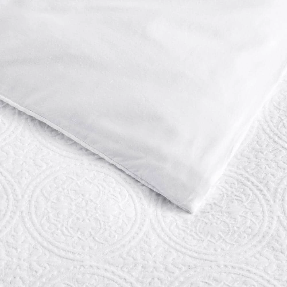 Marlene 3-Piece White Textured Medallion Matelassé Cotton King Duvet Cover Set by Home Decorators Collection 5 Marlene 3-Piece White Textured Medallion Matelassé Cotton King Duvet Cover Set by Home Decorators Collection - Image 3